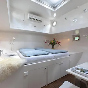 Alojamento de Acomodação e Pequeno-almoço Houseboat Volle Maan